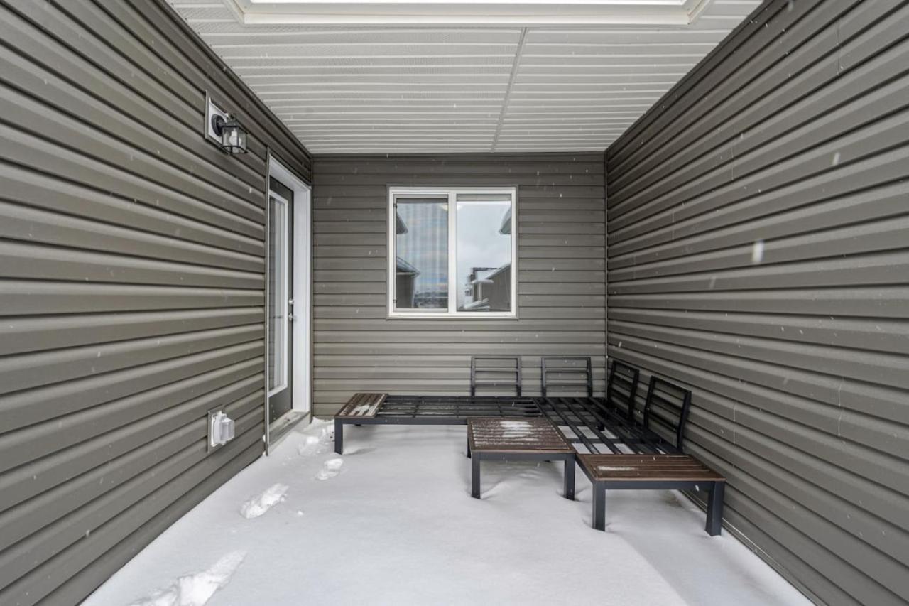 Top Rated Home With Private Garage, Near Airport, Free Banff Pass, Netflix, Sleeps 8 YYC Buitenkant foto